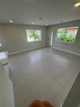 850 NW 109th St in Miami, FL - Building Photo - Building Photo