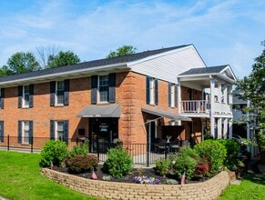 Lochwood in New Albany, IN - Foto de edificio - Building Photo