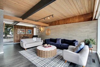 1912 Old Briar Rd in Highland Park, IL - Building Photo - Building Photo