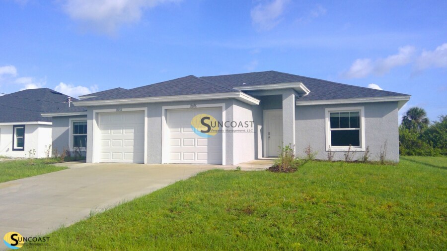 12054 Tetzel Ave in Port Charlotte, FL - Building Photo