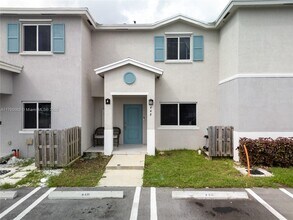 448 NW 12th Pl in Florida City, FL - Building Photo - Building Photo