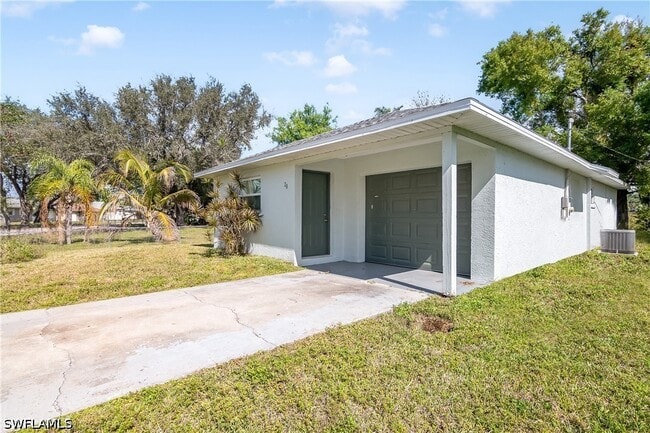 2826 W Rd in Ft. Myers, FL - Building Photo - Building Photo