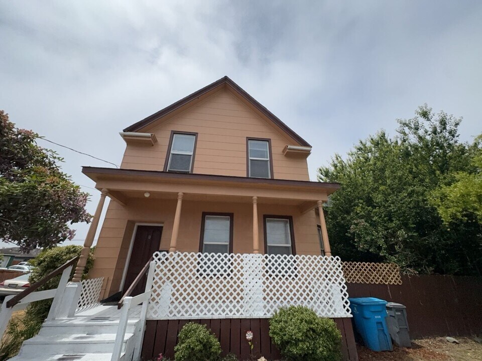 2436 A St in Eureka, CA - Building Photo