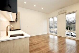 250 Van Horne St in Jersey City, NJ - Building Photo - Building Photo