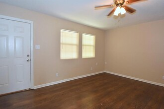7331 Iwo Jima Rd in Houston, TX - Building Photo - Building Photo