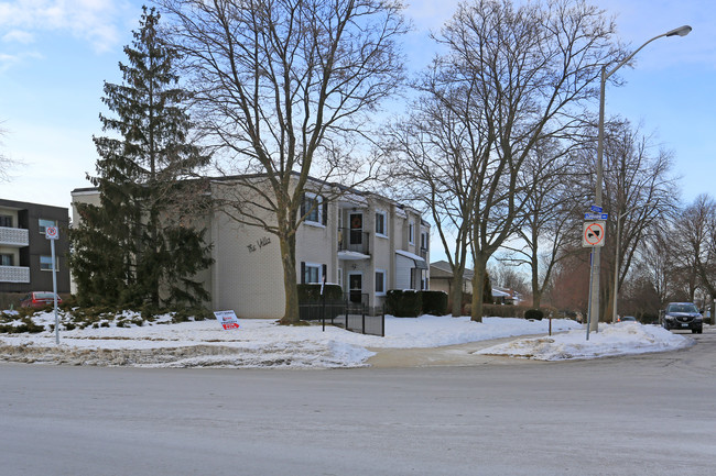 423 Carson Dr in Kitchener, ON - Building Photo - Building Photo