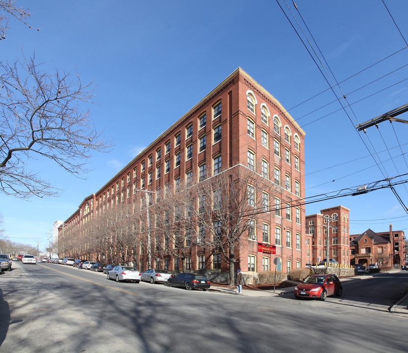 Enterprise Apartments and Abbott Towers in Waterbury, CT - Foto de edificio