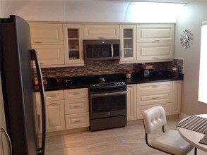 11282 Green Lake Dr-Unit -202 in Boynton Beach, FL - Building Photo - Building Photo