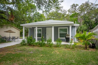 325 11th Ave E in Bradenton, FL - Foto de edificio - Building Photo