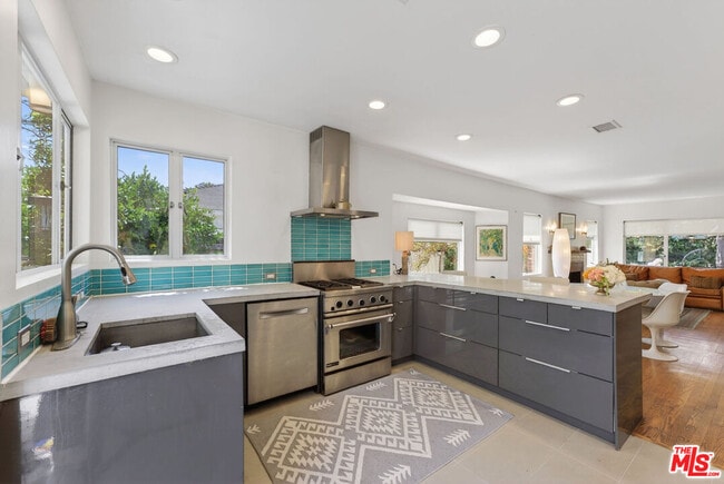 2746 Stoner Ave in Los Angeles, CA - Building Photo - Building Photo