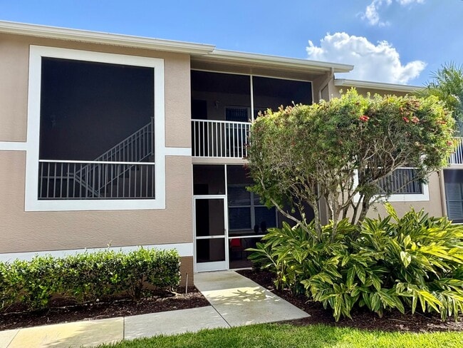 5330 Hyland Hills Ave in Sarasota, FL - Building Photo - Building Photo