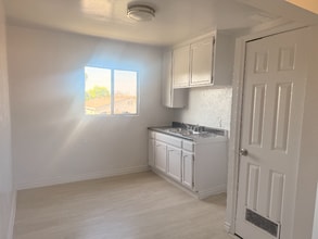 1156 W 39th St in Los Angeles, CA - Building Photo - Building Photo