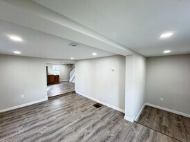 110 W Easton St in Hamden, CT - Building Photo