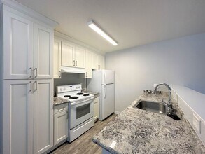 Lincoln Crest Apartments - 6248 Gettysburg Place in Stockton, CA - Building Photo - Interior Photo