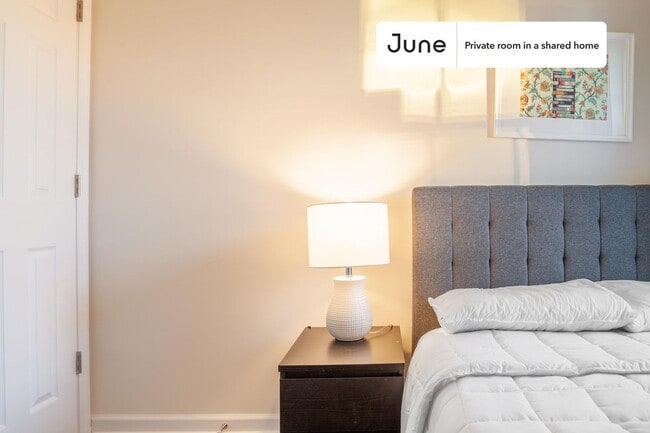 Private bedroom in 4 bed/3.5 bath Home in Washington, DC - Building Photo - Building Photo
