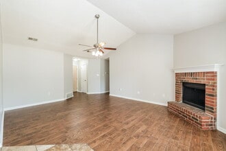 7762 Parkview Cir E in Southaven, MS - Foto de edificio - Building Photo