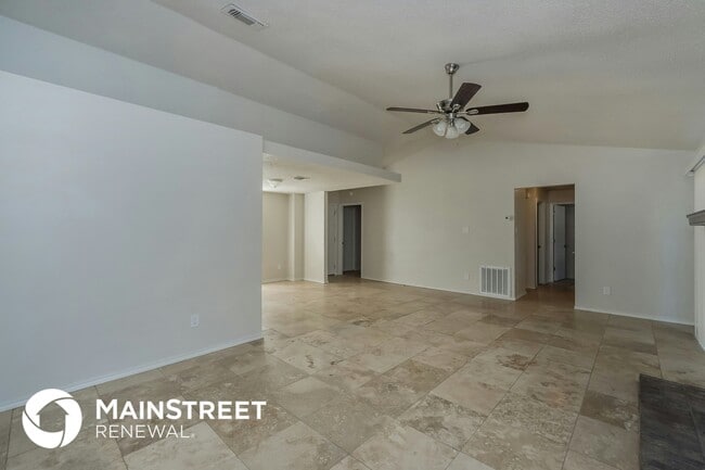 3805 Big Leaf Ln in Fort Worth, TX - Foto de edificio - Building Photo