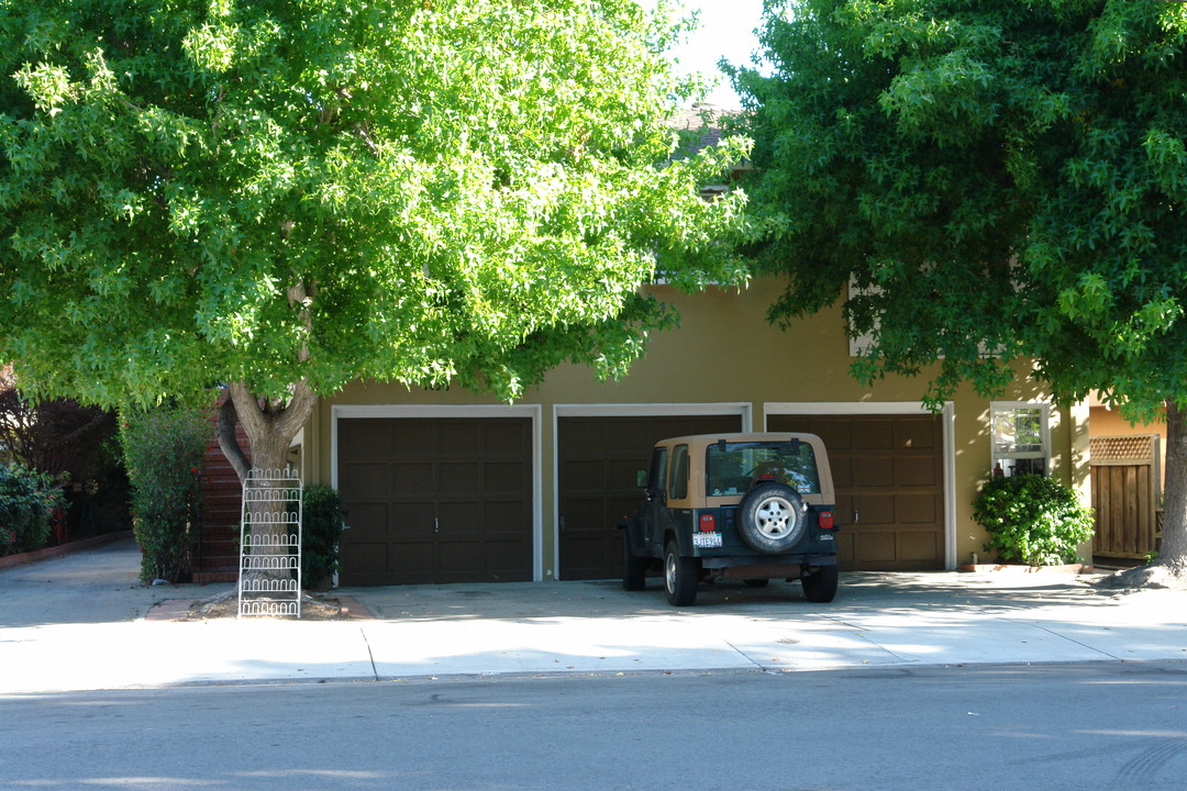 1426 Floribunda Ave in Burlingame, CA - Building Photo