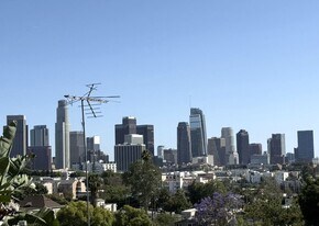 1083 1/2 W Kensington Rd in Los Angeles, CA - Building Photo