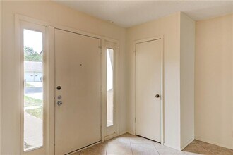 12012 Swallow Dr in Austin, TX - Foto de edificio - Building Photo