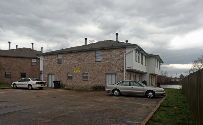 1437-1447 Lake Calais Ct in Baton Rouge, LA - Foto de edificio - Building Photo