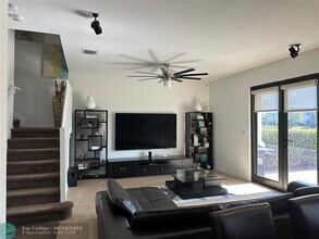 632 NE 193rd St in Miami, FL - Building Photo - Building Photo