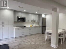 29 Aikenhead Ave in Richmond Hill, ON - Building Photo