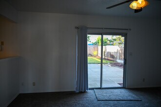 881 W Rialto Ave in Clovis, CA - Foto de edificio - Building Photo