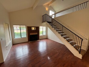 408 N Center Ct in Santa Maria, CA - Building Photo - Building Photo