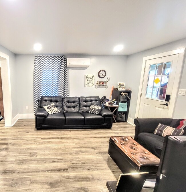 43 N Highland St, Unit 1 in Lock Haven, PA - Foto de edificio - Building Photo