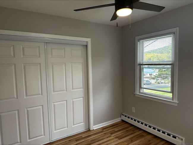 34 Bradbury Rd in New Milford, CT - Building Photo - Building Photo