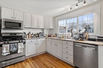 68 Pleasant St, Unit 2 in Cambridge, MA - Foto de edificio - Building Photo