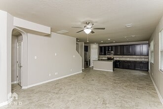 11335 Decidedly in San Antonio, TX - Foto de edificio - Building Photo