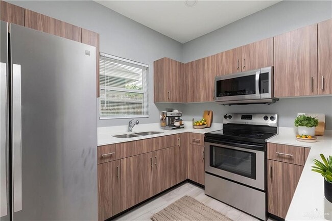 4 Tinsley Ave in Edinburg, TX - Building Photo - Building Photo