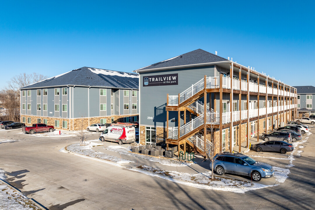 Trailview Apartments at Pioneers Park in Lincoln, NE - Building Photo