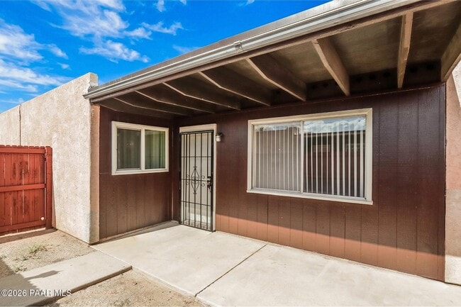 property at 2625 N Alvernon Way