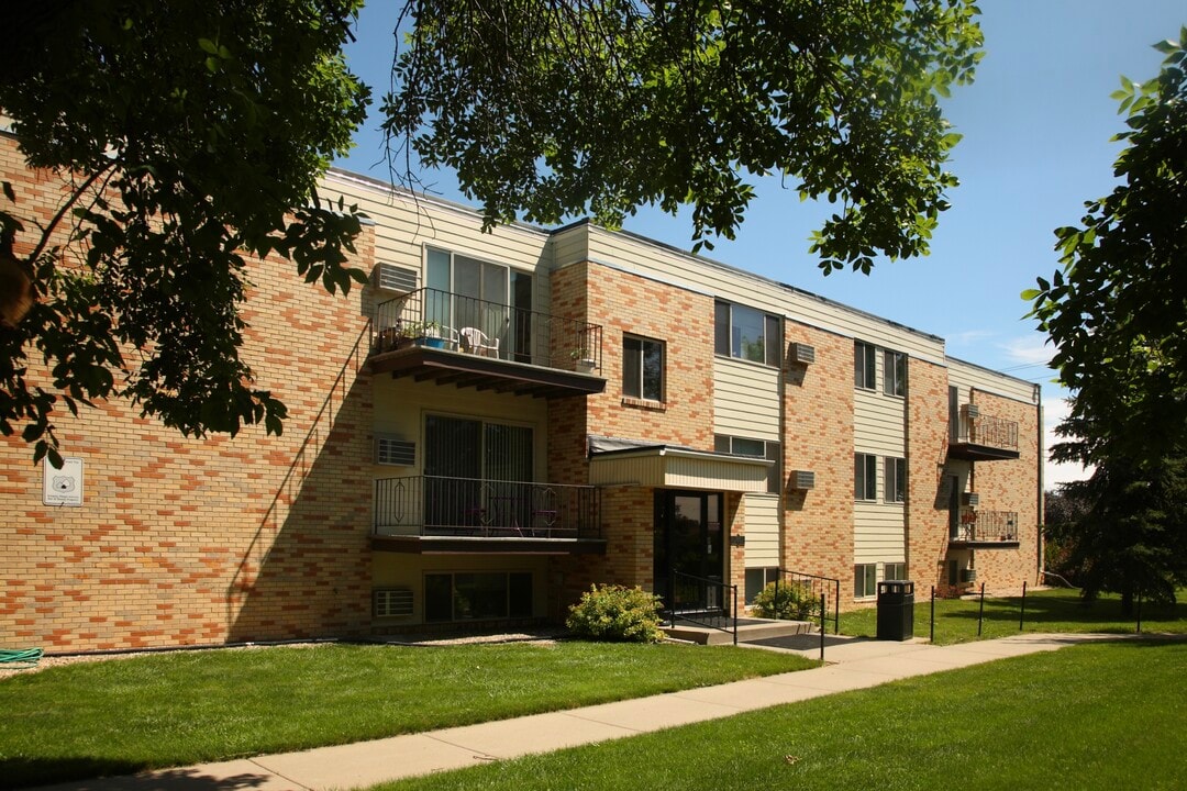 Eden Apartments in Mitchell, SD - Building Photo