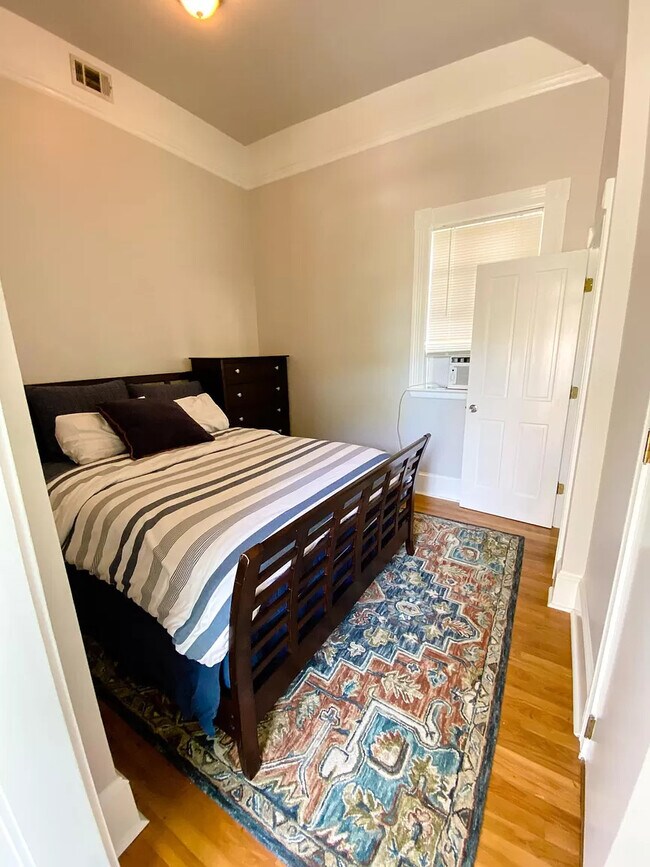 214 E. 32nd St., Unit Unit C in Savannah, GA - Foto de edificio - Building Photo