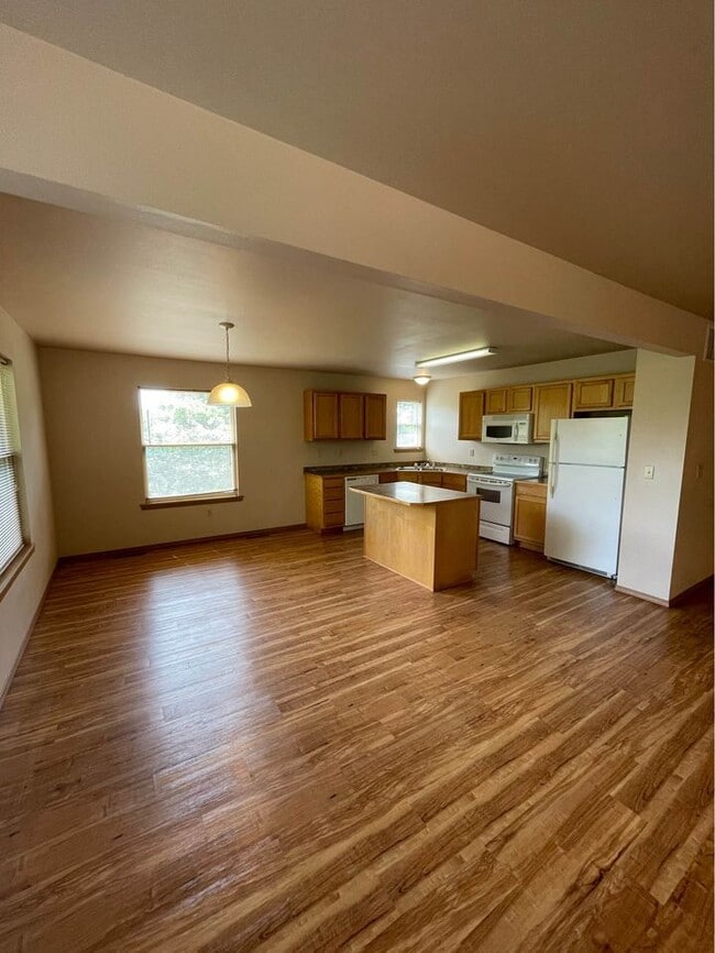 12 Valley View Dr E in Kimberling City, MO - Building Photo - Building Photo