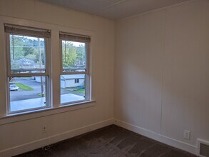 614 Robeson St in Stroudsburg, PA - Foto de edificio - Building Photo