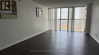 25 Trailwood Dr in Mississauga, ON - Building Photo - Building Photo