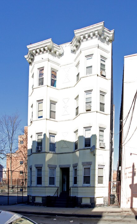 29 Knowles St in Yonkers, NY - Building Photo