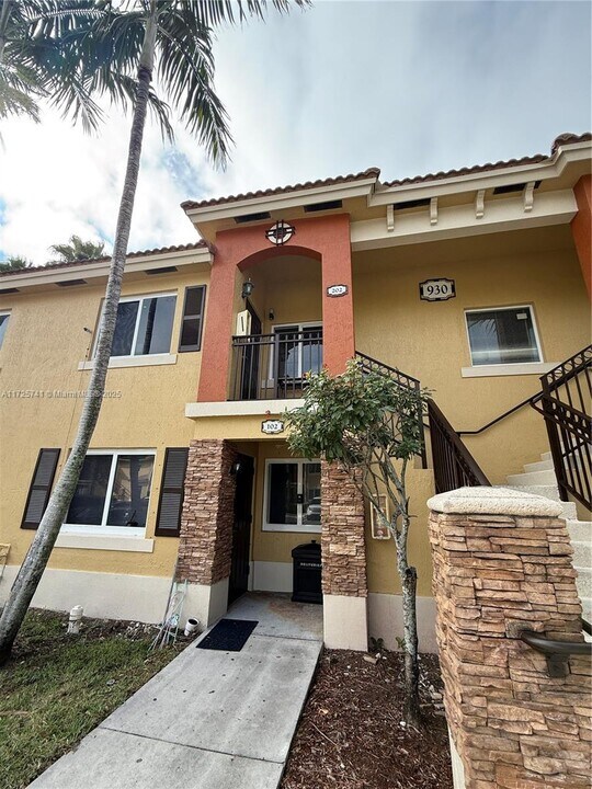 930 NE 33rd Terrace in Homestead, FL - Building Photo