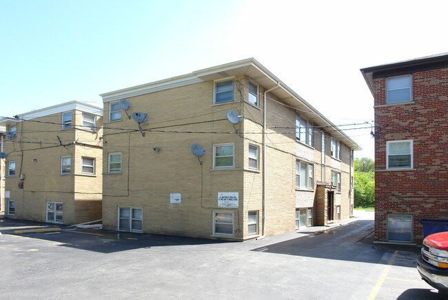 1710 N 1st Ave in Melrose Park, IL - Foto de edificio - Building Photo