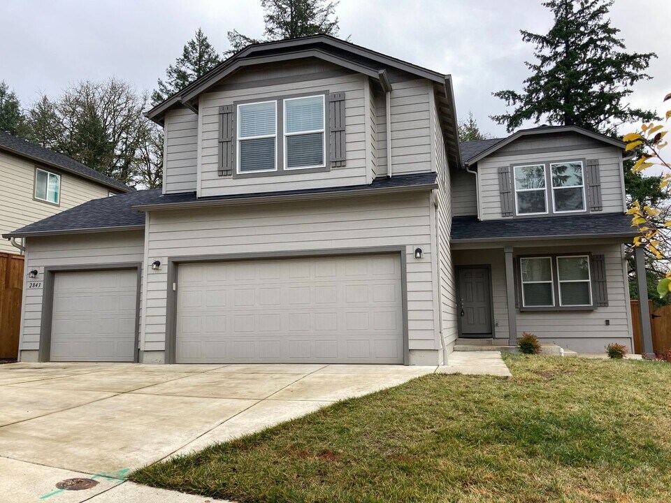 2843 NW Amble Side St in Albany, OR - Building Photo