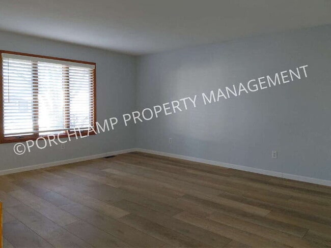 587 Maryland Ave NE in Grand Rapids, MI - Building Photo - Building Photo