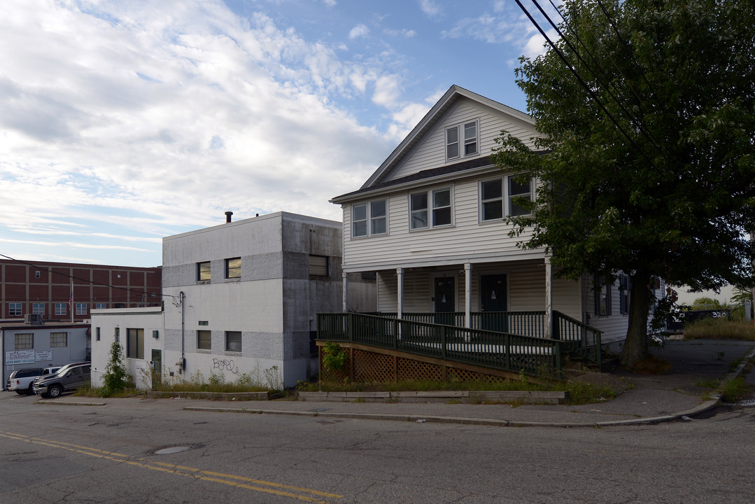 18 River Ave in Providence, RI - Building Photo