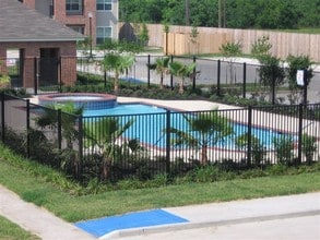 Freeport Oaks Apartments in Freeport, TX - Building Photo - Building Photo