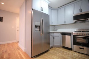 491 Tompkins Ave in Brooklyn, NY - Building Photo
