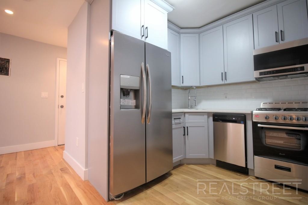 491 Tompkins Ave in Brooklyn, NY - Building Photo